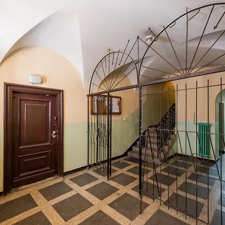 Main Square By Bookinghost * 바르샤바